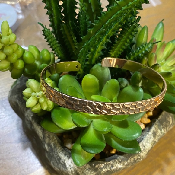 Delicate Bracelets - Picture 4 of 13